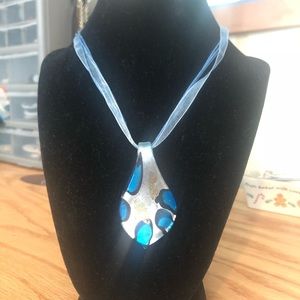 Glass pendant necklace